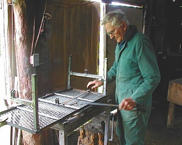LeRoy building milking stand